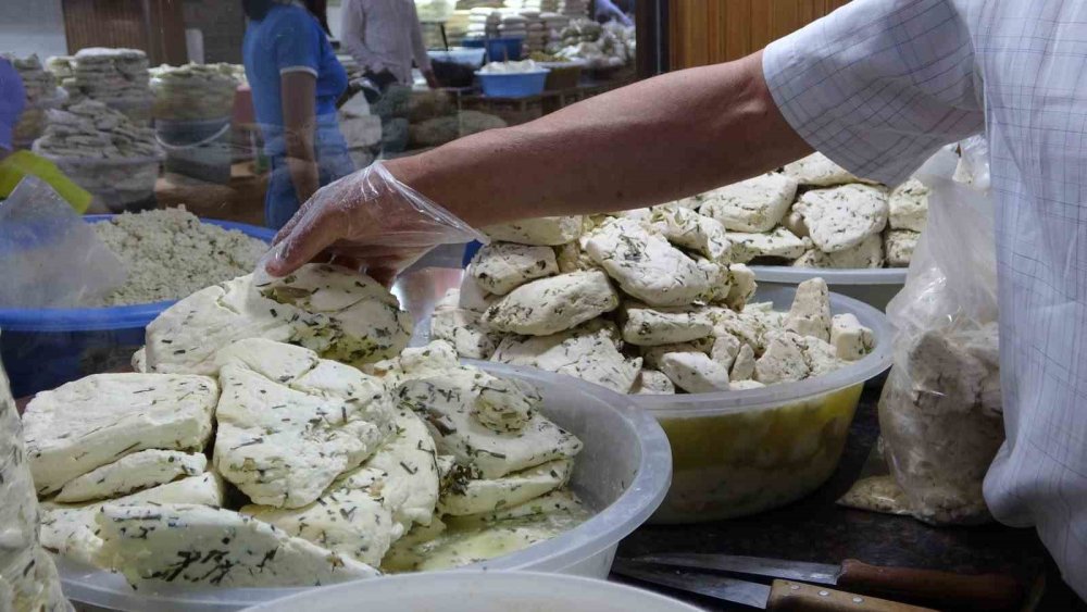 Van'ın otlu peyniri artık hediyelik olarak da alınıyor