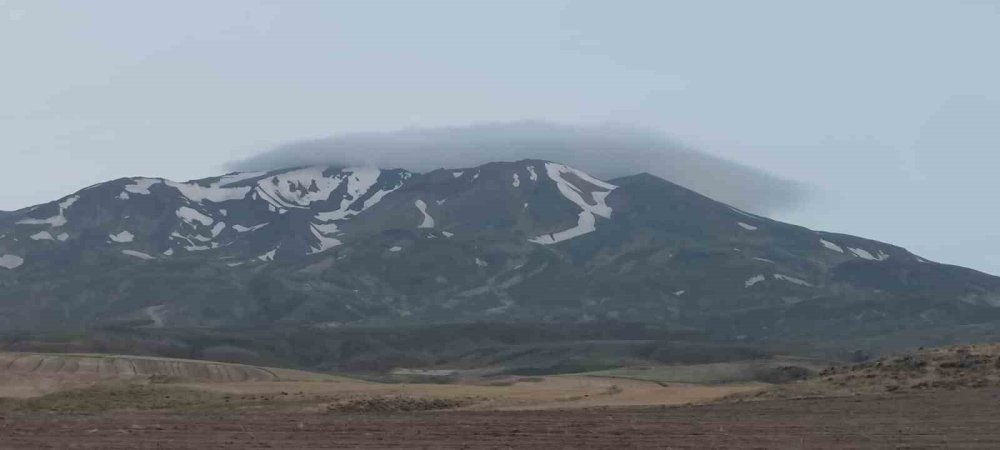 Bitlis'te görülen mercek bulutu ilgi çekti