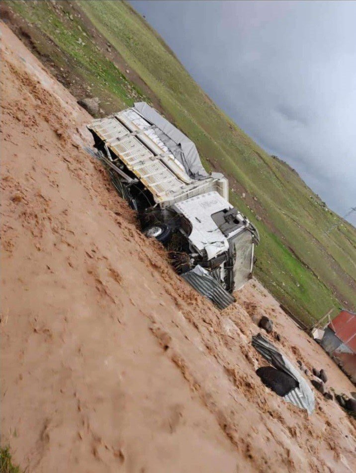 Erzurum Valisi Çiftçi, sel yaşanan mahalleleri inceledi