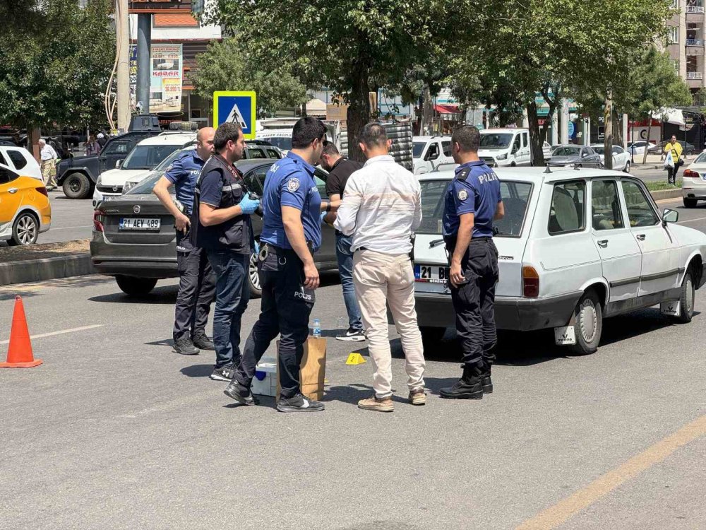 Diyarbakır'da husumetli akrabalar trafiği birbirine kattı