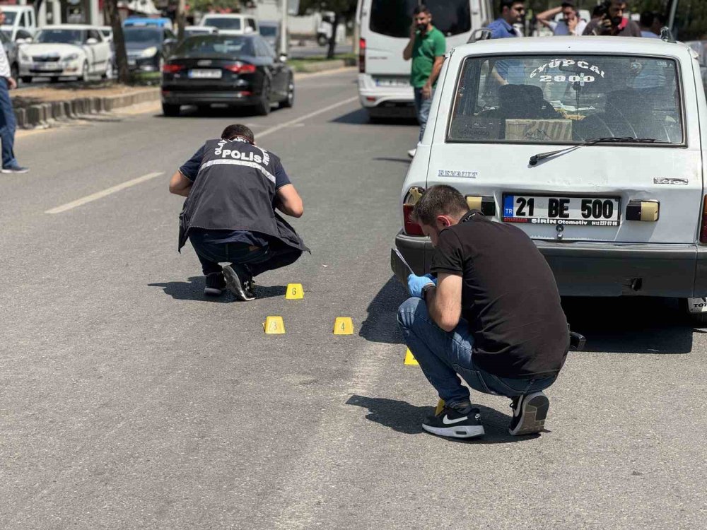 Diyarbakır'da husumetli akrabalar trafiği birbirine kattı