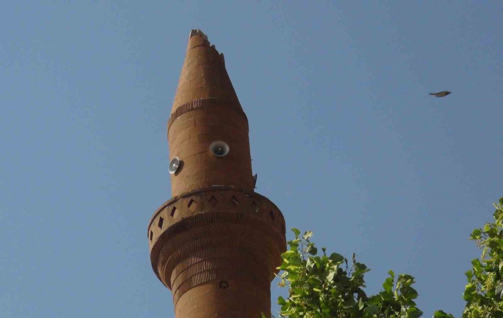 Bitlis’te camiye yıldırım düştü, müezzin yaralandı