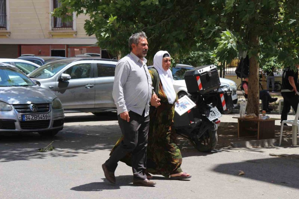 Diyarbakır'da evlat nöbetine bir aile daha katıldı