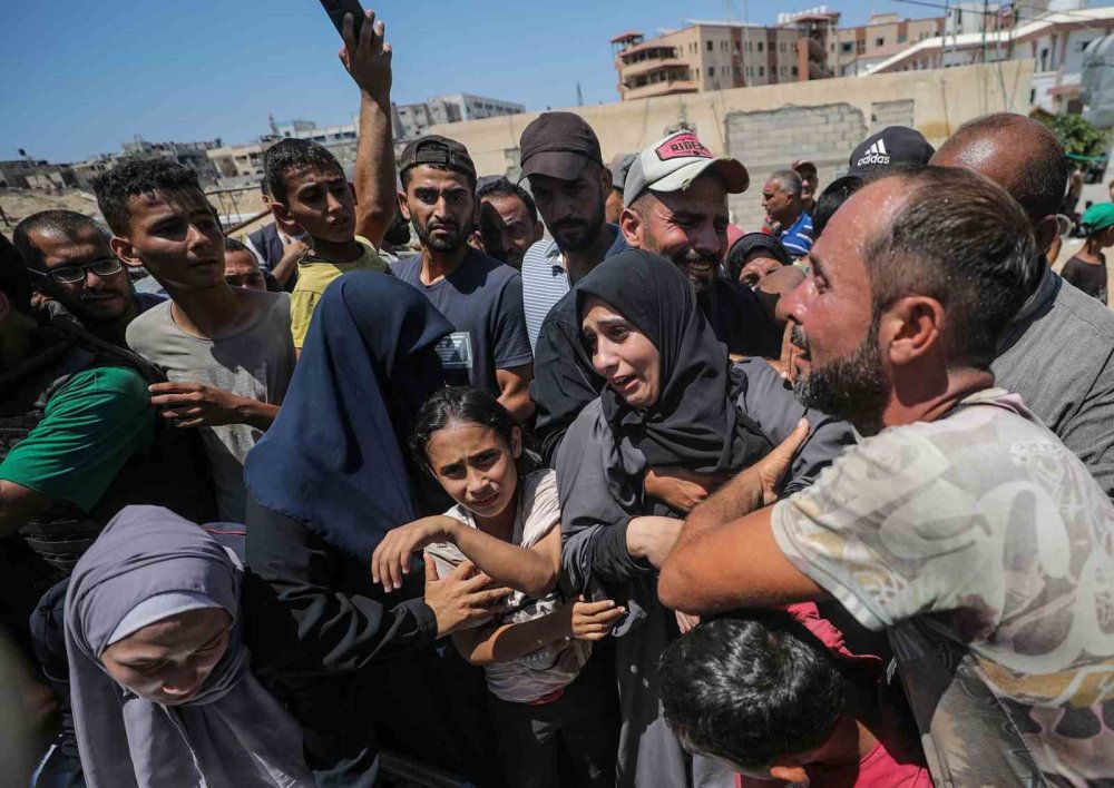 İsrail’in 71 Filistinliyi katlettiği El Mevasi’deki yıkım görüntülendi