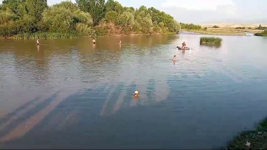 Serinlemek için suya giren 3 çocuktan biri kurtarıldı, biri öldü