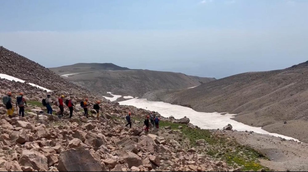 Ağrı’da 15 Temmuz için Süphan Dağına çıktılar