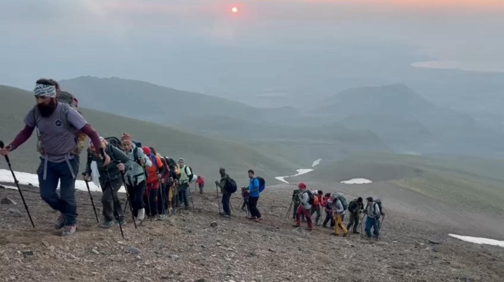 Ağrı’da 15 Temmuz için Süphan Dağına çıktılar