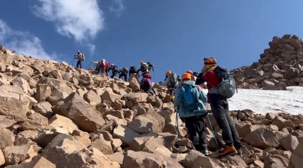 Ağrı’da 15 Temmuz için Süphan Dağına çıktılar