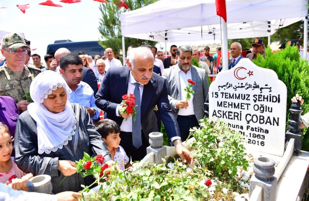 Diyarbakır’da 15 Temmuz Şehitleri kabirleri başında anıldı