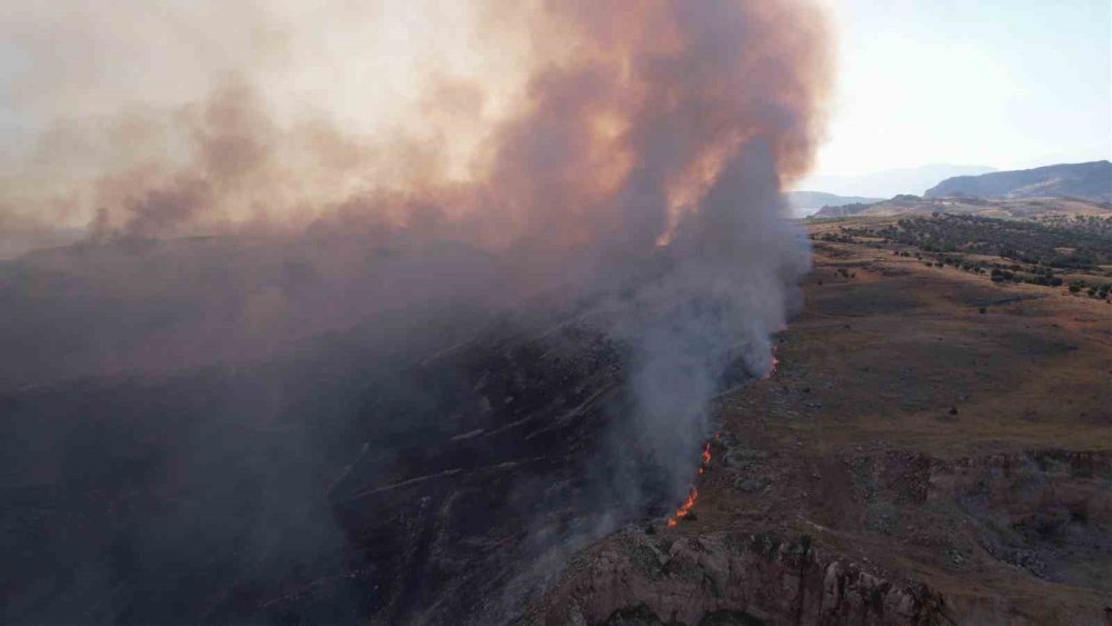 Adıyaman’daki orman yangınına müdahale sürüyor