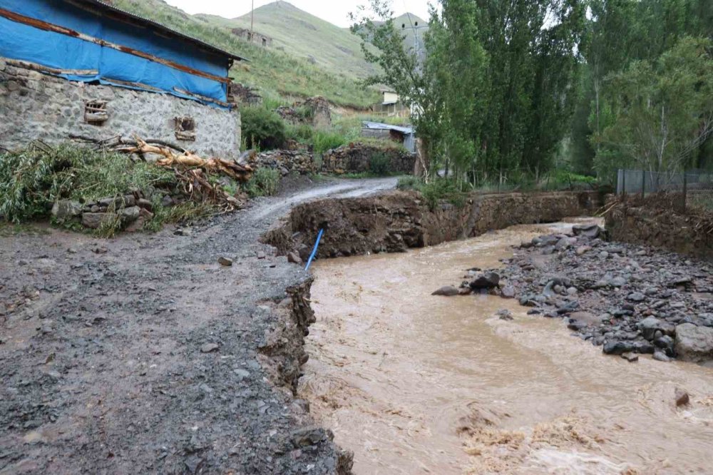 Erzurum Oltu’da sel felaketinin bilançosu ağır oldu