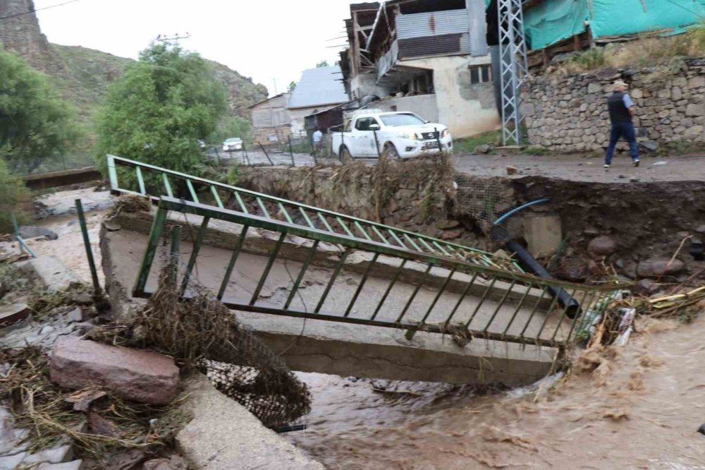 Erzurum Oltu’da sel felaketinin bilançosu ağır oldu