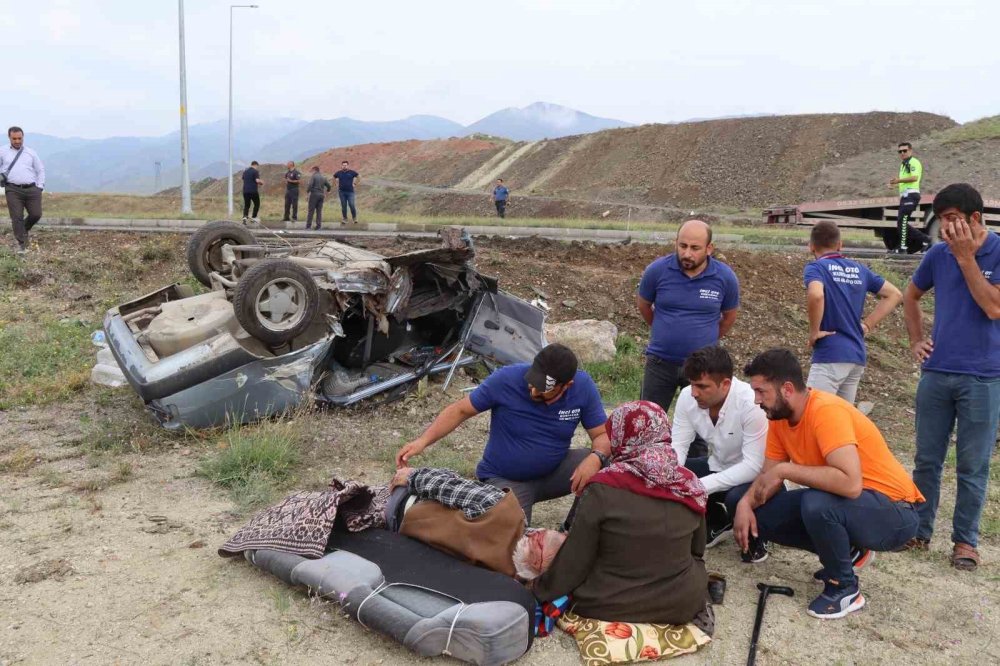 Erzurum’da otomobil ile kamyon çarpıştı: 3 yaralı