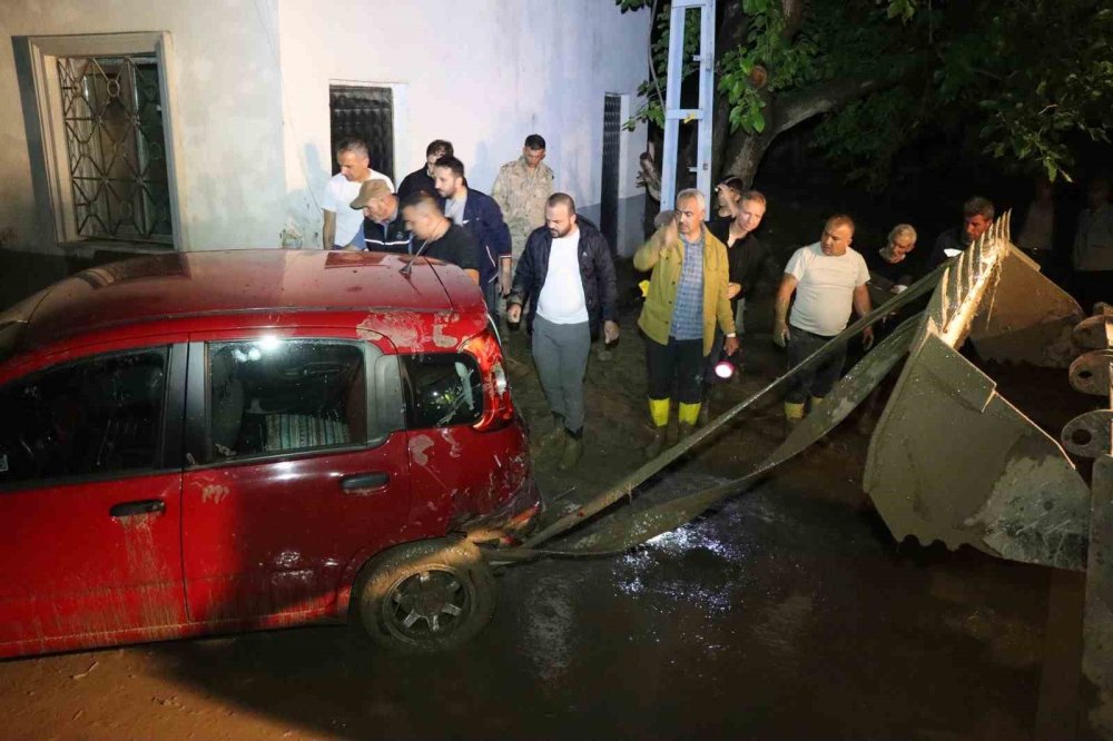 Erzurum’da bir mahalleyi daha sel vurdu