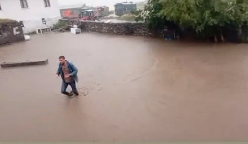 Kars’ta iki köy sular altında kaldı