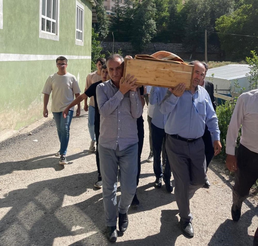 Van'da Sündüs katliamından kurtulan Feride Nine aynı gün hayatını kaybetti