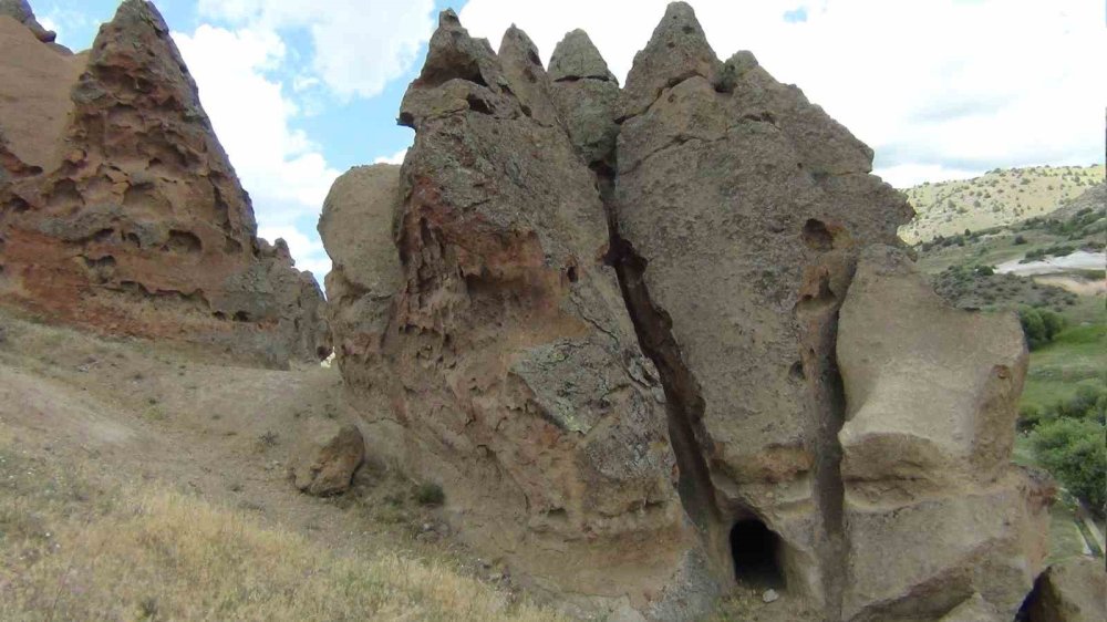 Kars'ın peri bacaları turizme kazandırılmayı bekliyor