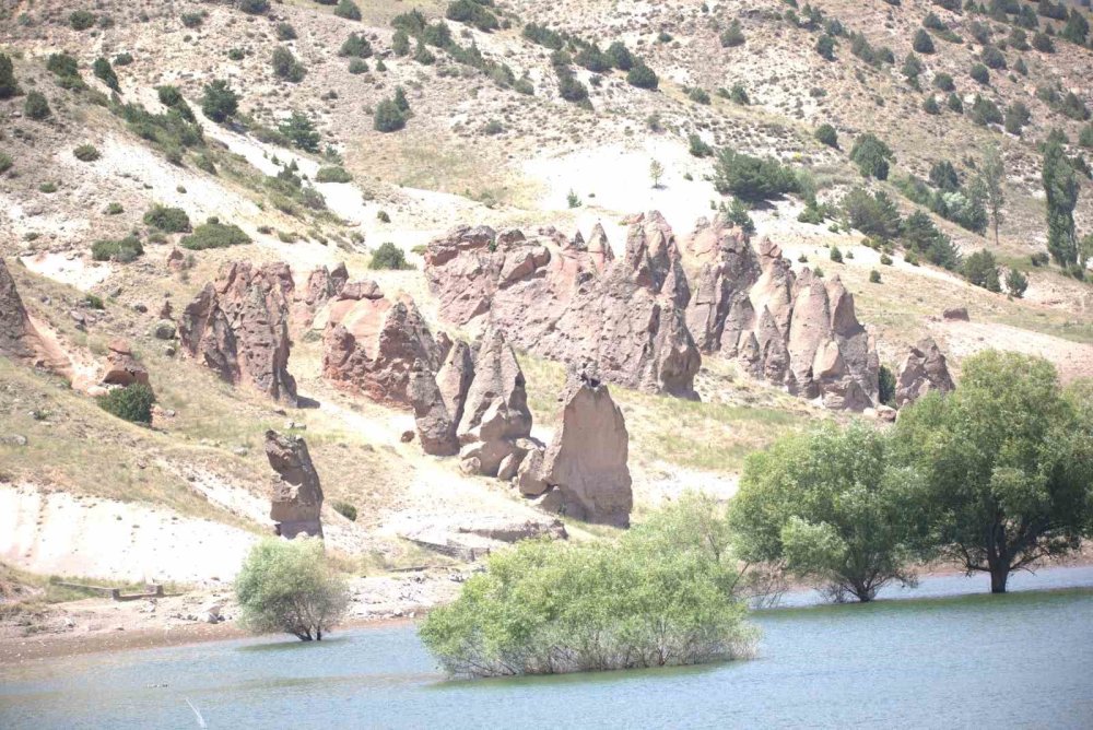 Kars'ın peri bacaları turizme kazandırılmayı bekliyor