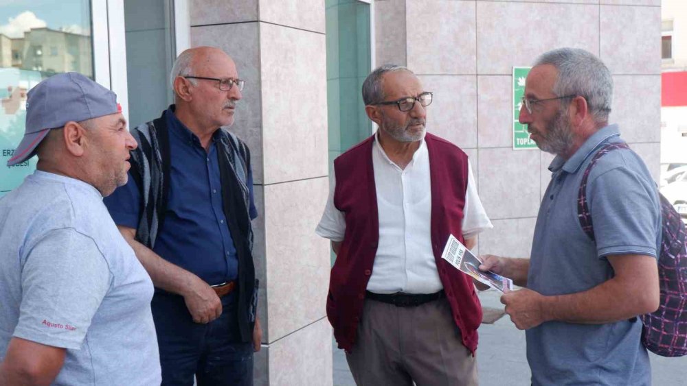 İzmit'ten Erzurum'a gelerek kaybolan yaşlı annesini arıyor