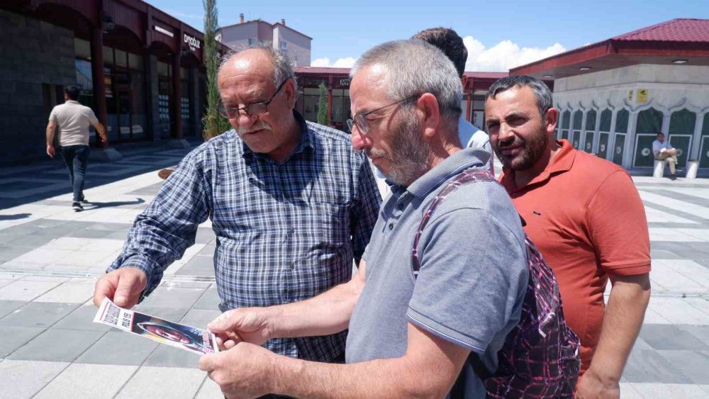 İzmit'ten Erzurum'a gelerek kaybolan yaşlı annesini arıyor