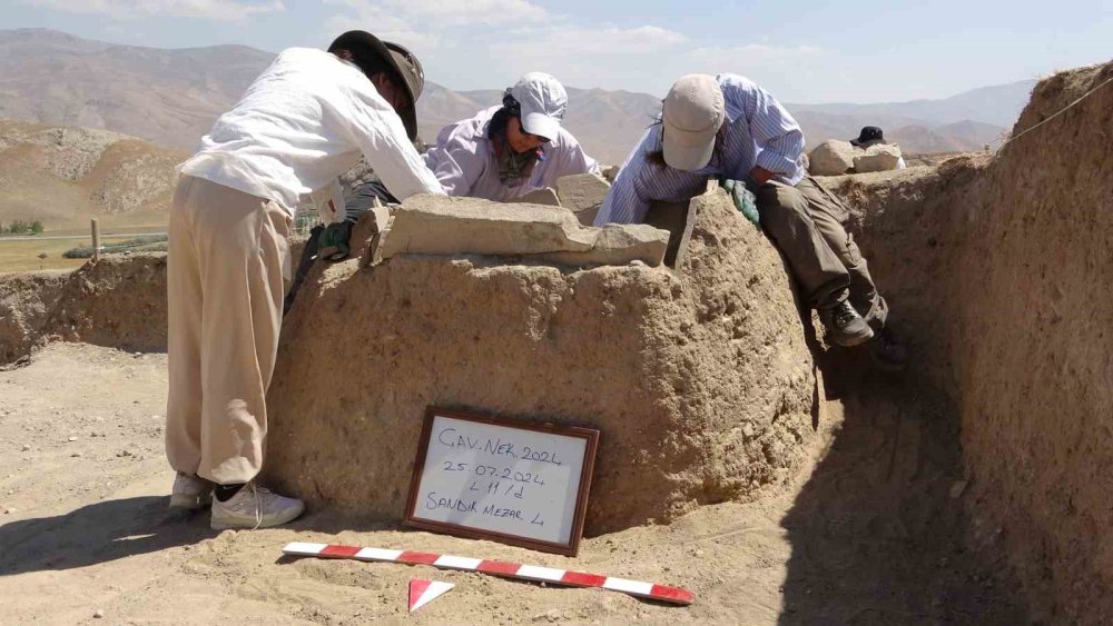 Van'da Urartuların yeni tarihine rastlandı