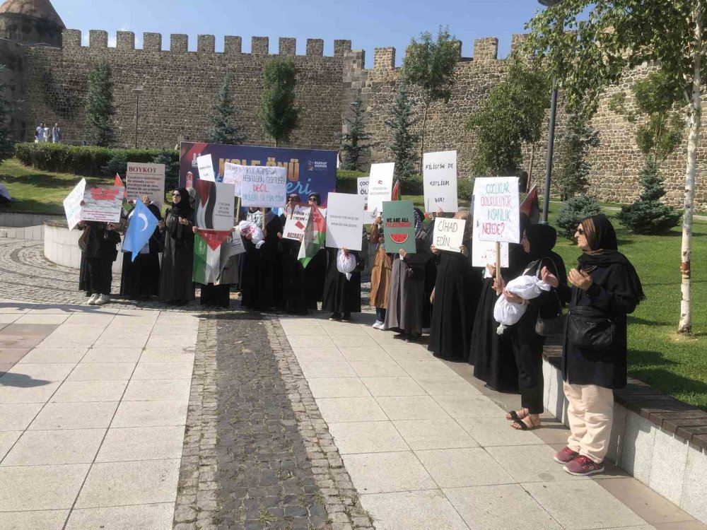 Erzurum’da alkışlı protesto