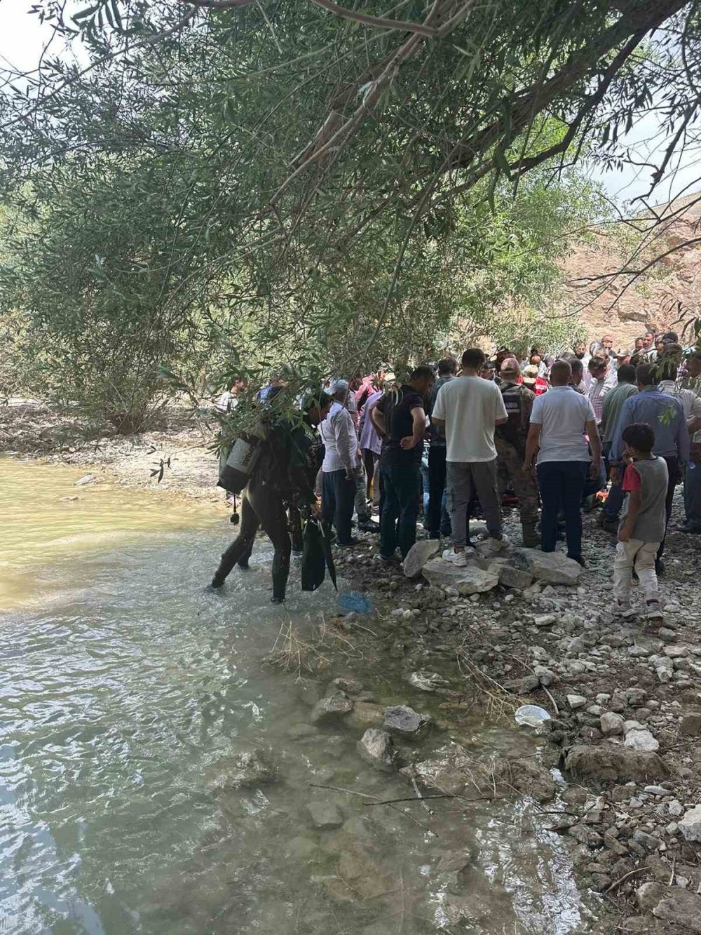 Van’da suya girdikten sonra boğulma tehlikesi geçiren kız çocuğu hastaneye kaldırıldı