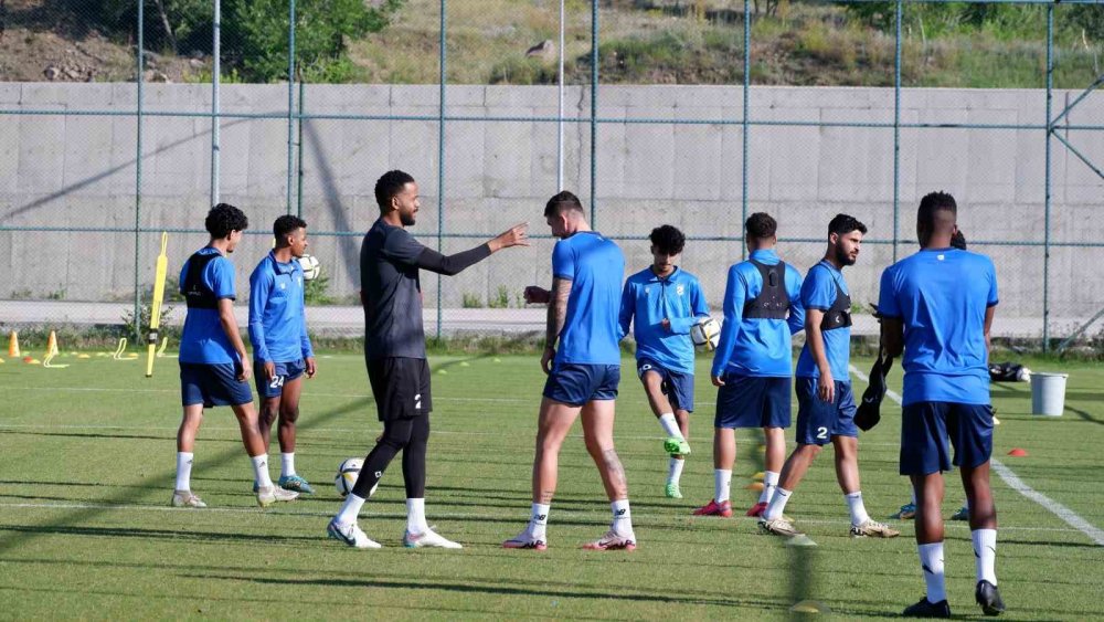 Suudi Arabistan futbol takımları Palandöken'e hayran kaldı