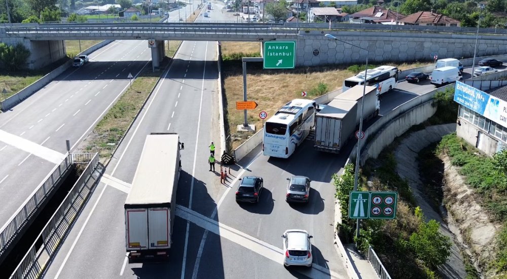 Otoyol kapalı olunca D-100’de kilometrelerce kuyruk oluştu