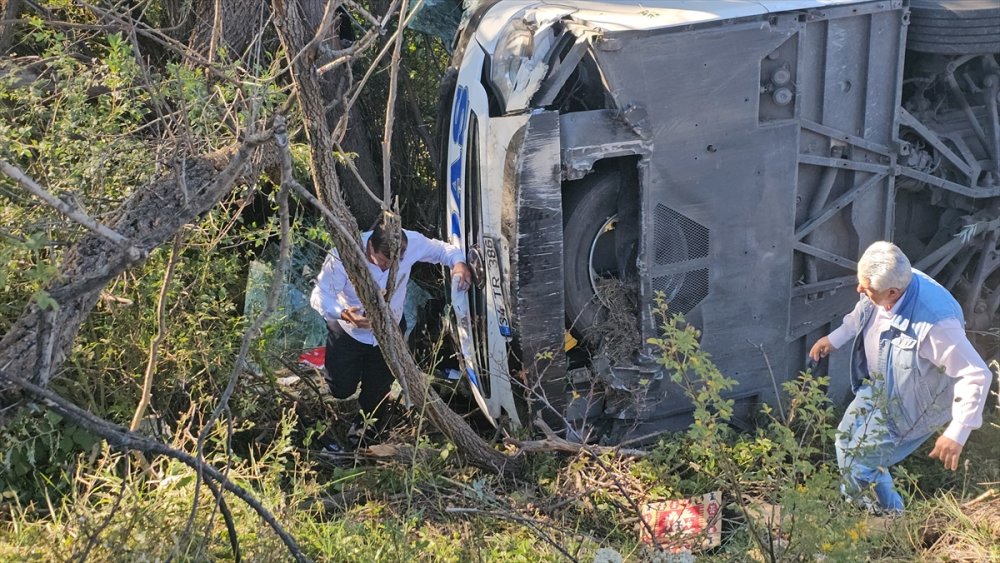 Yolcu otobüsünde 1 kişi öldü, 33 kişi yaralandı