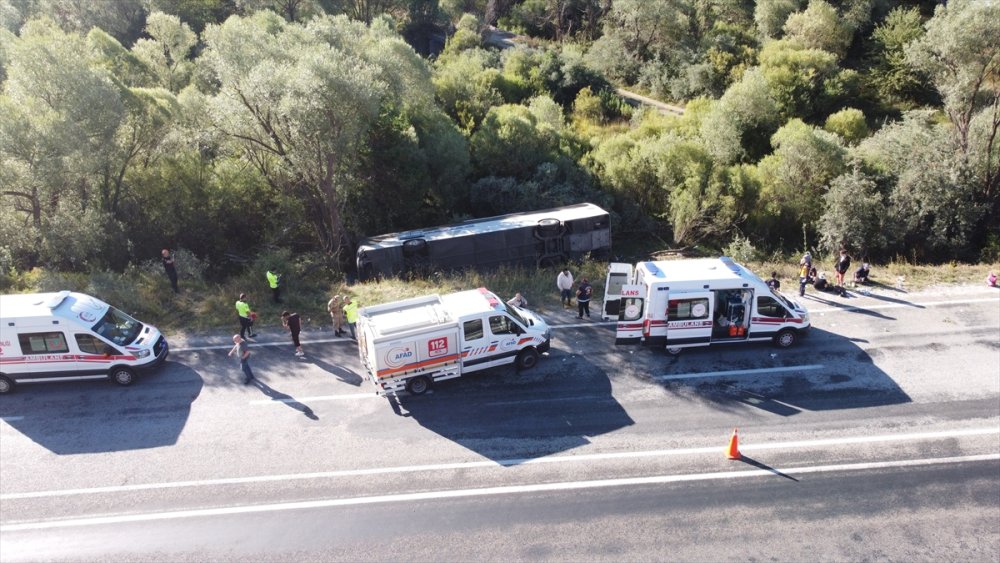 Yolcu otobüsünde 1 kişi öldü, 33 kişi yaralandı