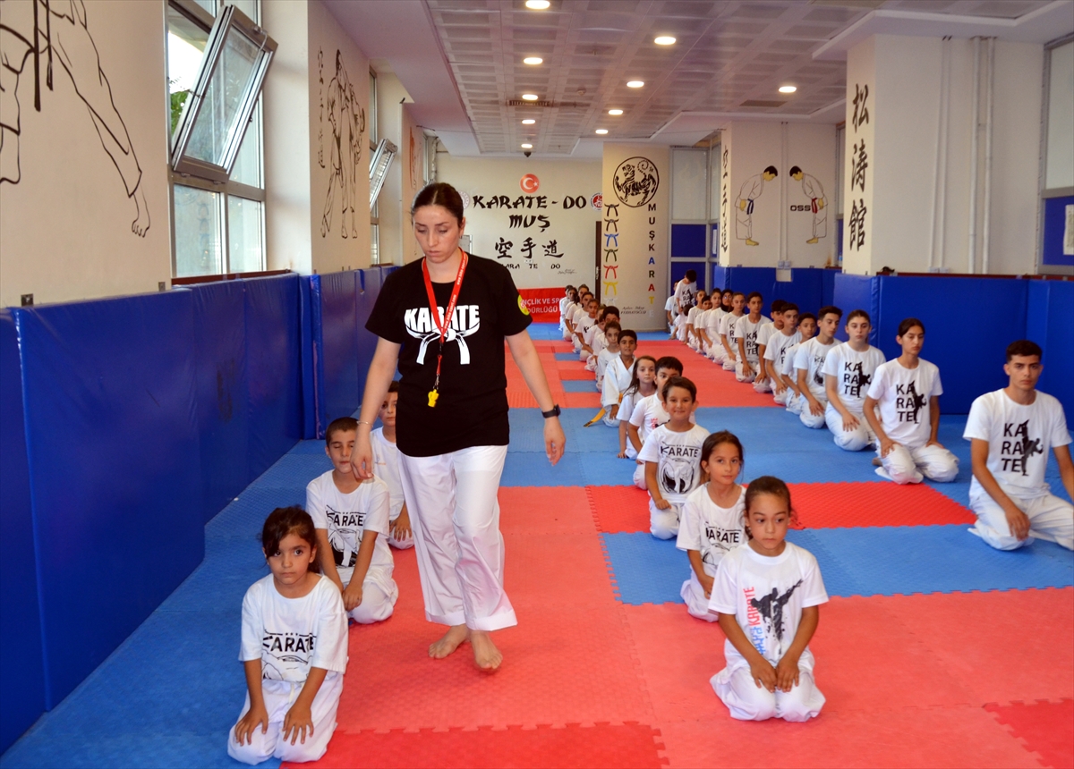 aa-20240809-35359316-35359309-musta-antrenor-cift-gelecegin-karate-sampiyonlarini-yetistiriyor.jpg