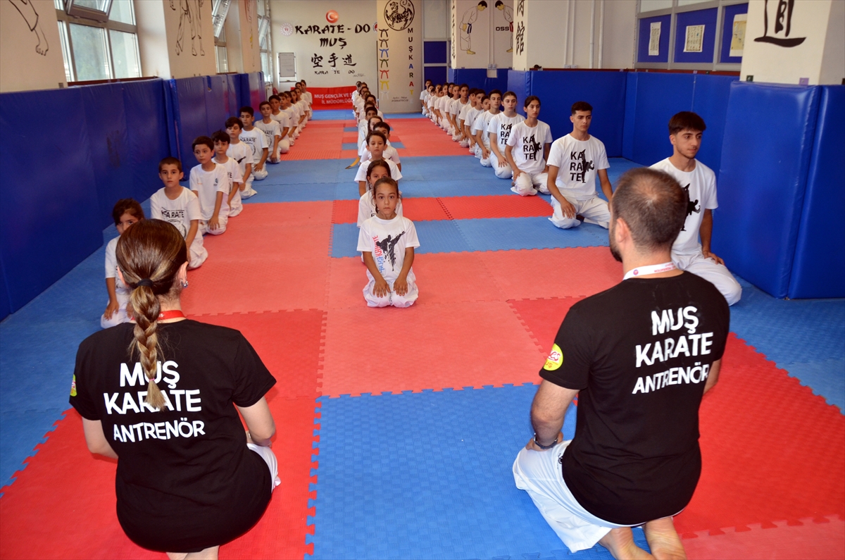 aa-20240809-35359316-35359310-musta-antrenor-cift-gelecegin-karate-sampiyonlarini-yetistiriyor.jpg