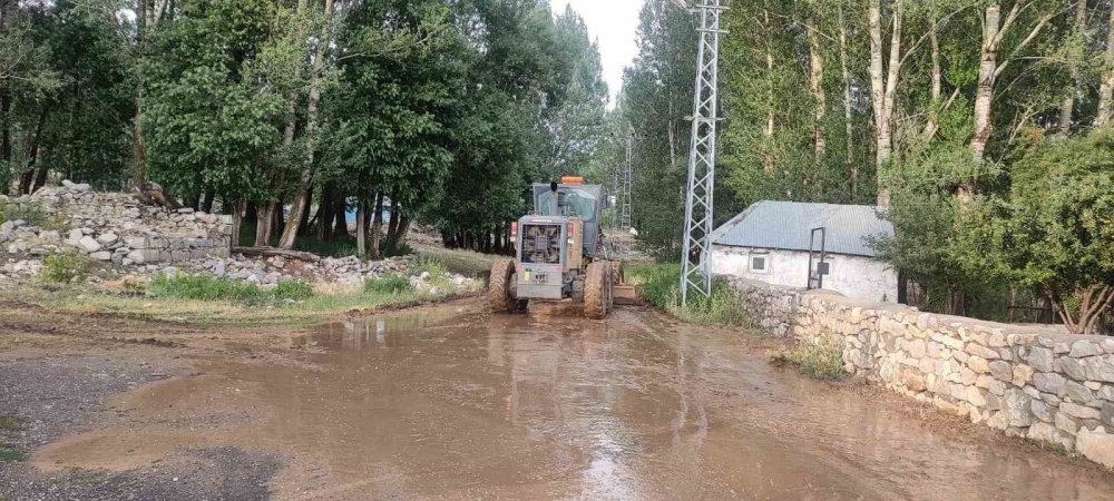 Bingöl’de yağmurun ardından sel meydana geldi