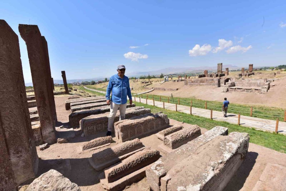 Bitlis'te dünyanın en büyük Türk İslam mezarlığı restorasyonlarla iyileştiriliyor