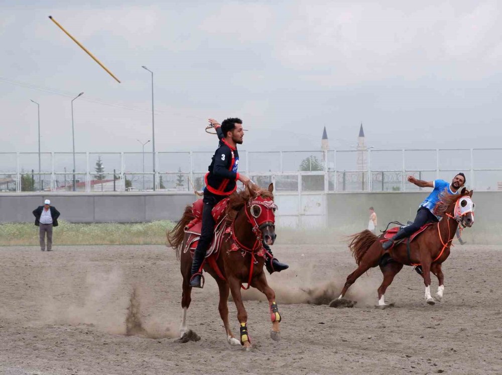 Erzurum’da cirit maçları nefes kesiyor