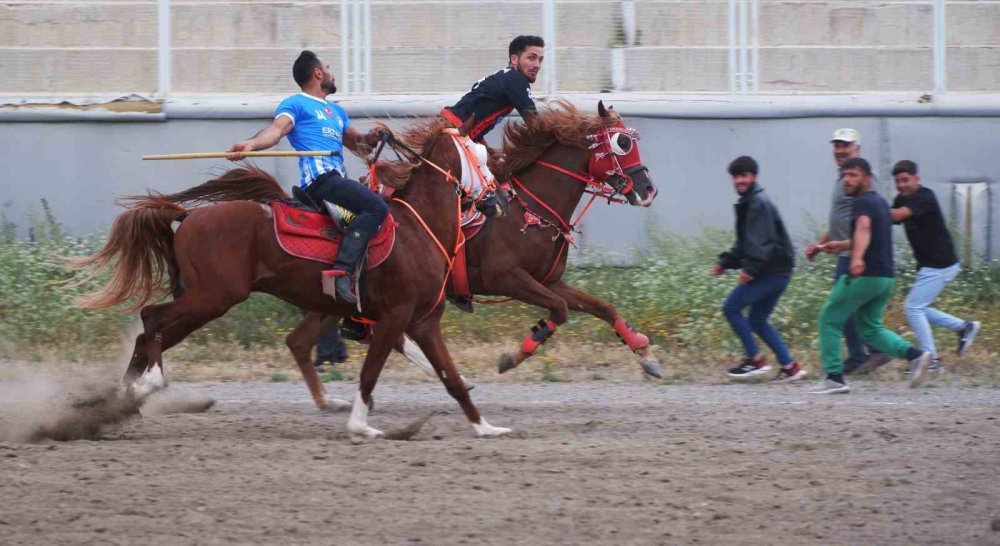 Erzurum’da cirit maçları nefes kesiyor