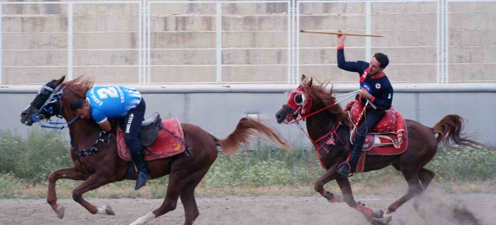 Erzurum’da cirit maçları nefes kesiyor