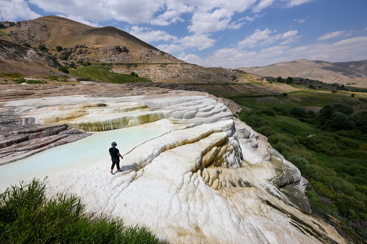 aa-20240814-35397647-35397639-vanin-pamukkalesi-turizmin-yeni-rotasi-haline-geldi.jpg