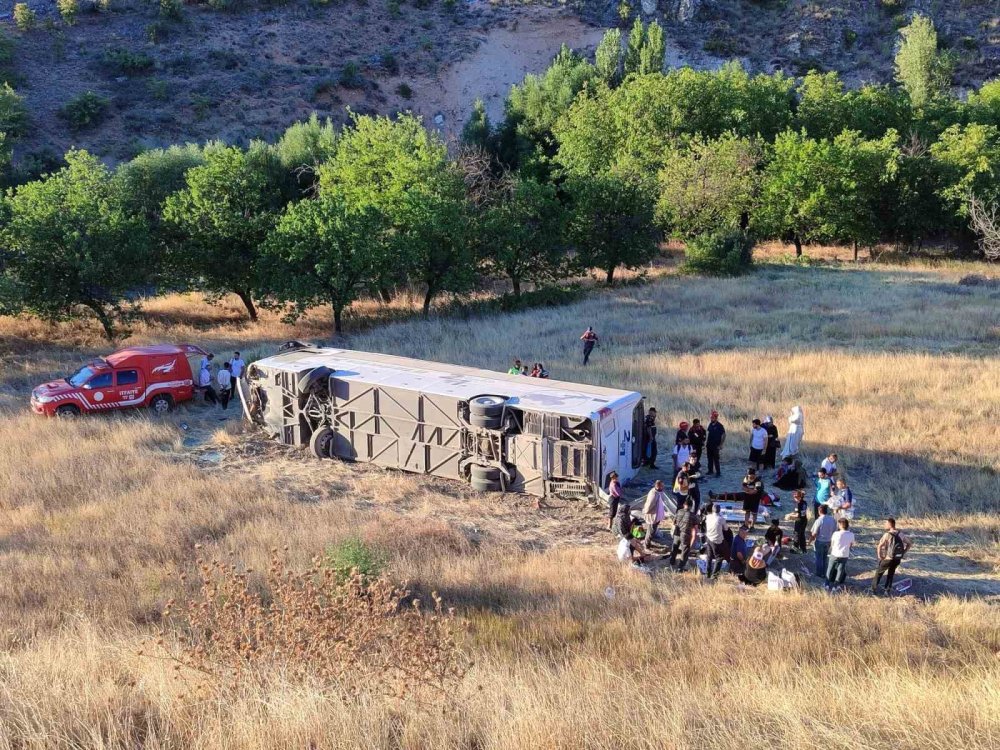 Bodrum-Van seferini yapan yolcu otobüsü şarampole uçtu: 3’ü ağır 11 yaralı