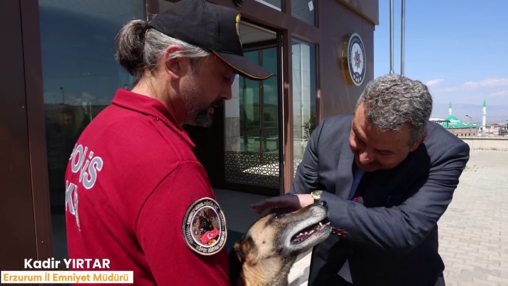 Erzurum'un Narkotik köpeği Eris’e duygu dolu veda