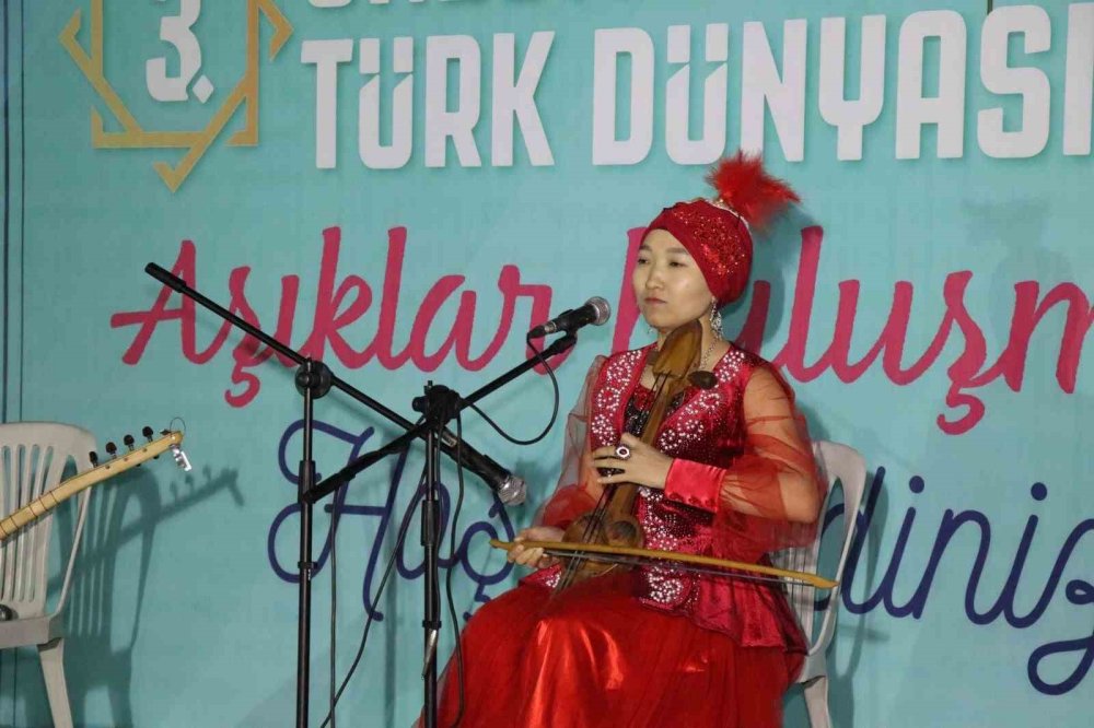 Erzurum'da Ünlükaya Türk Dünyası Aşıklar buluşmasına yoğun ilgi