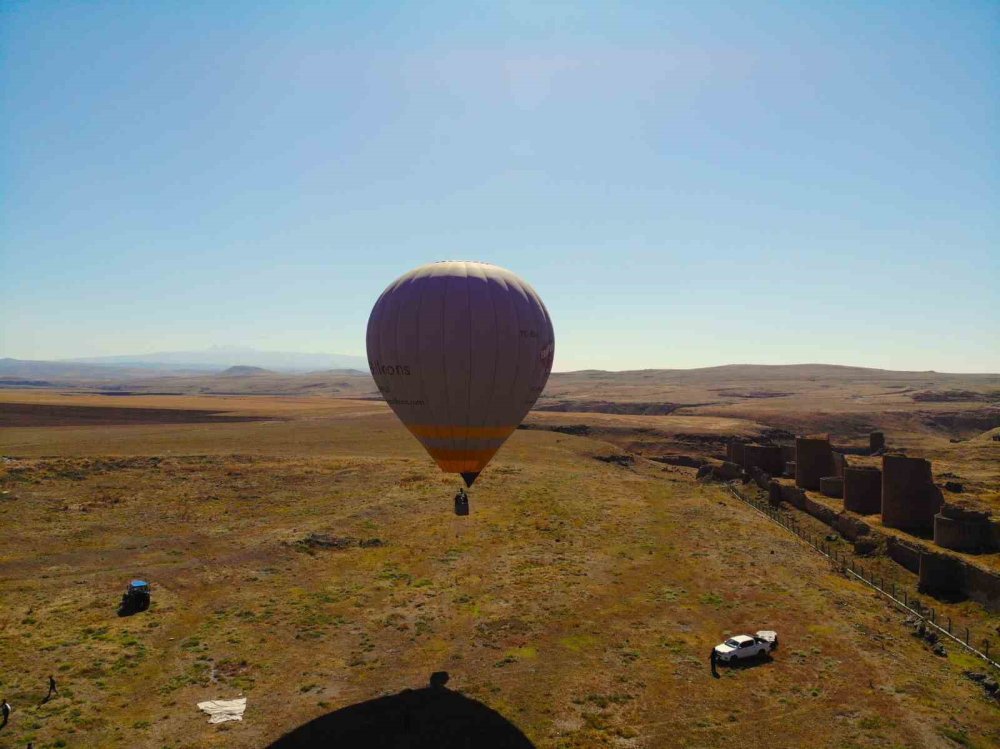 Kars'ta Ani Ören Yeri’nde ilk kez balon uçuruldu