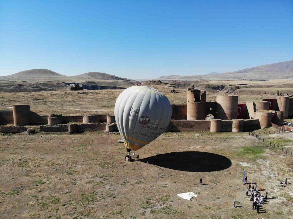 Kars'ta Ani Ören Yeri’nde ilk kez balon uçuruldu