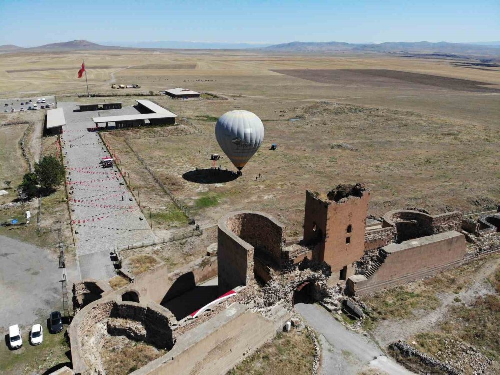 Kars'ta Ani Ören Yeri’nde ilk kez balon uçuruldu