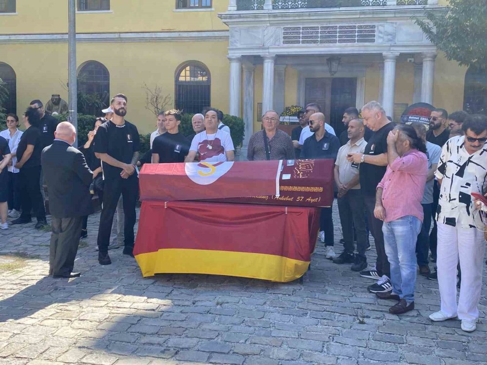 Aydemir Akbaş’a Galatasaray Lisesi’nde tören