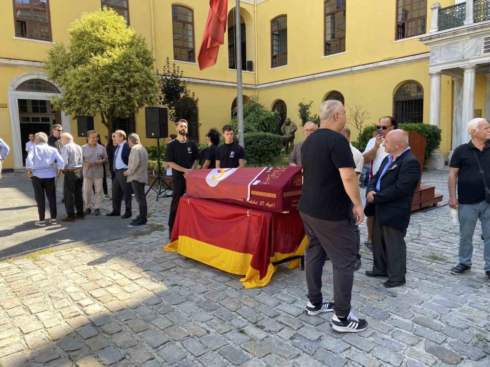 Aydemir Akbaş’a Galatasaray Lisesi’nde tören