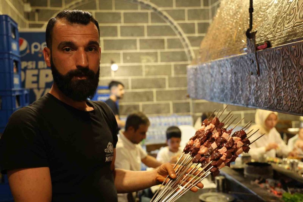 Diyarbakır’da sıcak hava, ciğer yemekten vazgeçirmiyor