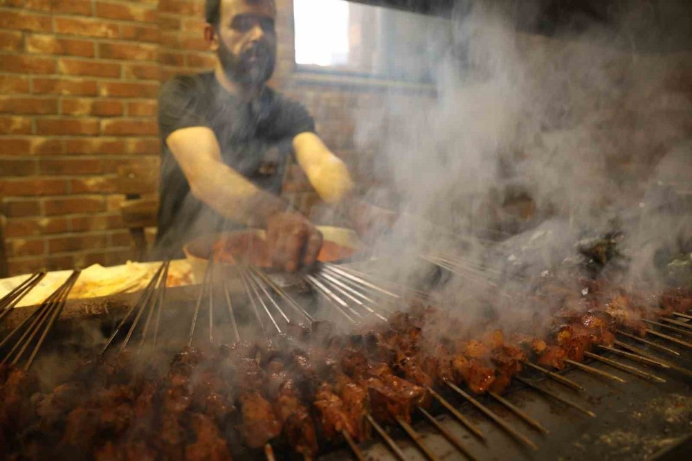 Diyarbakır’da sıcak hava, ciğer yemekten vazgeçirmiyor