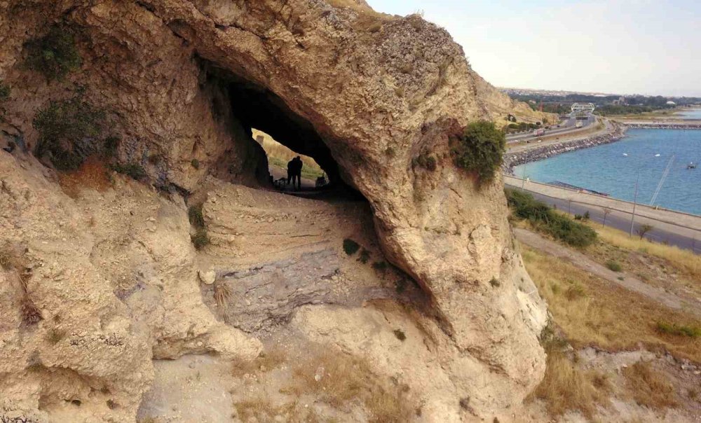 Bitlis'te Delikli Mağara kazısında çıkan objeler tarihe ışık tutacak